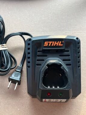 Stihl HSA‑25 OEM Battery Charger 4515‑430‑2502 – Class 2- 12V  Used